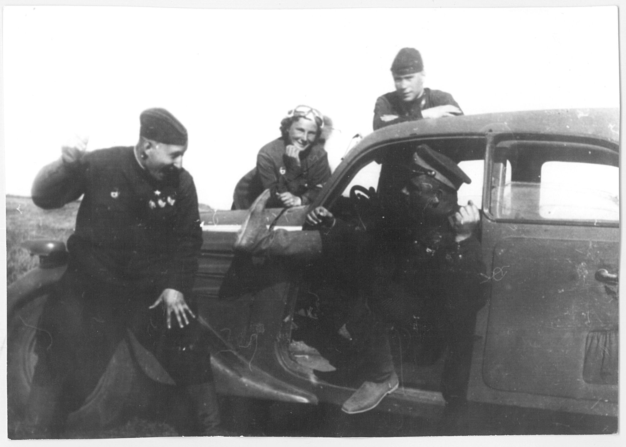 Sasha Martynov, Nikolai Baranov, Lilya and Salomatin. Was almost certainly taken in early May 1943