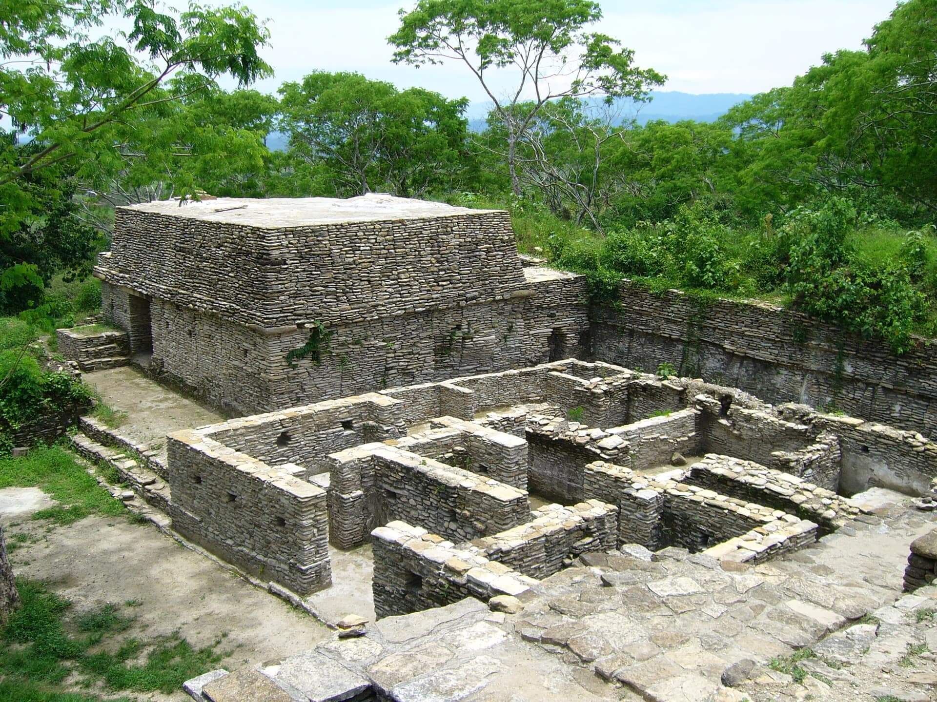viaje arqueológico al mundo maya Tonina