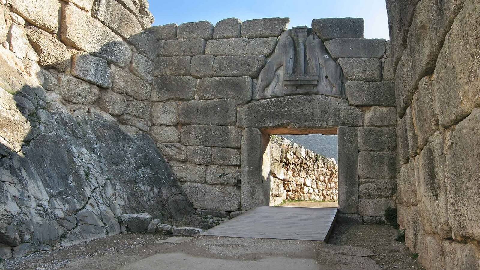 Puerta de los Leones, Micenas (abandonada tras el colapso del Bronce Final)