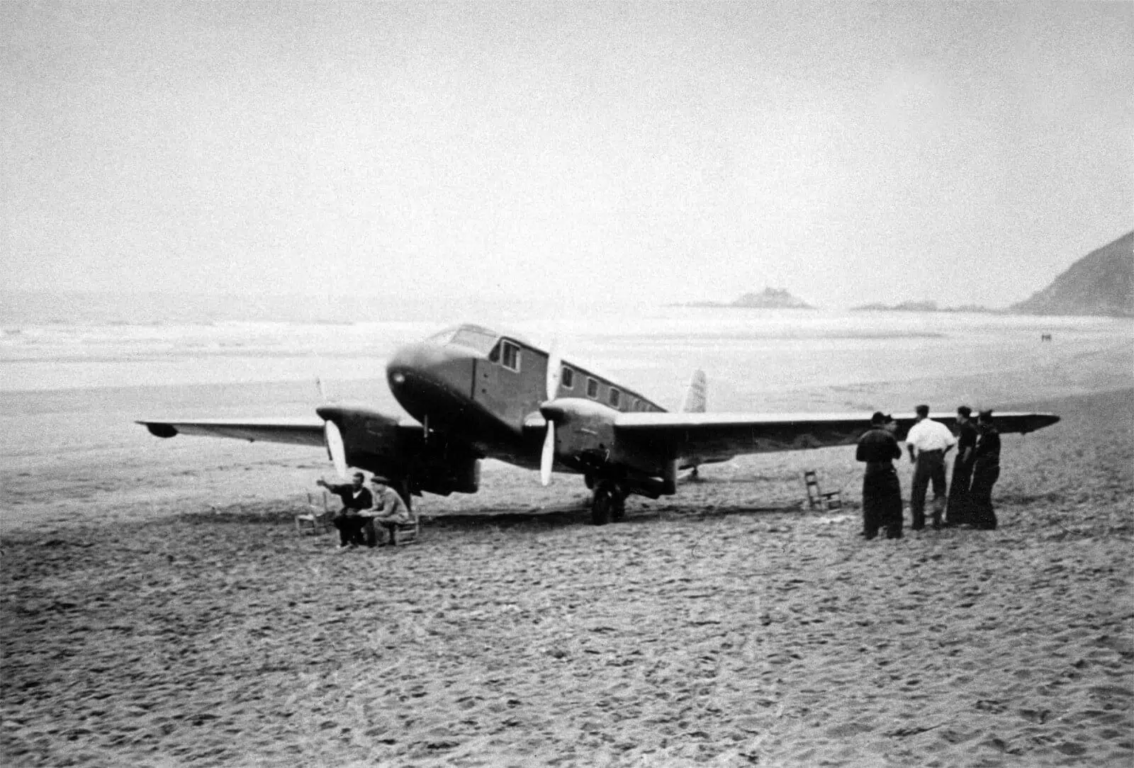 Caudron Goeland F-AOMX de Air Pyréneés pilotado por Yanguas tras su aterrizaje en la playa de Zarautz
